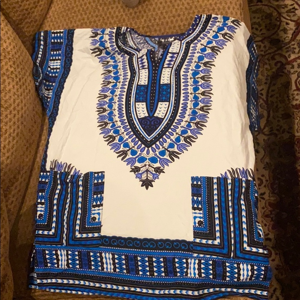 Women printed shirt (new without tags)